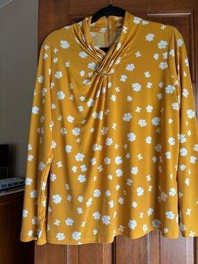 Liz Claiborne Mustard Yellow Floral Ring-Detail Top